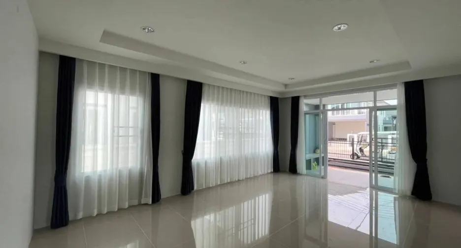 For sale 4 bedrooms house in Mueang Nakhon Ratchasima, Nakhon Ratchasima
