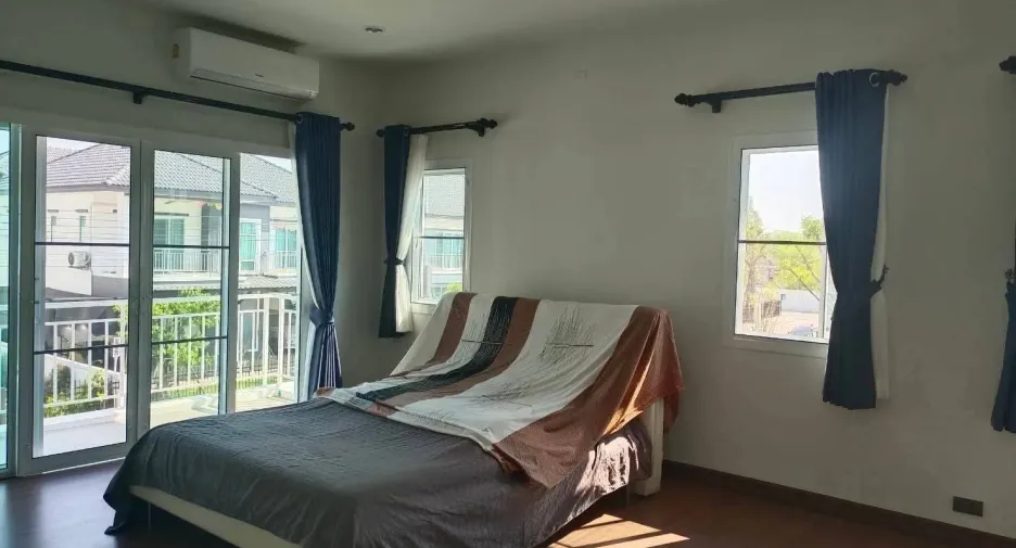 For sale 4 bedrooms house in Mueang Nakhon Ratchasima, Nakhon Ratchasima