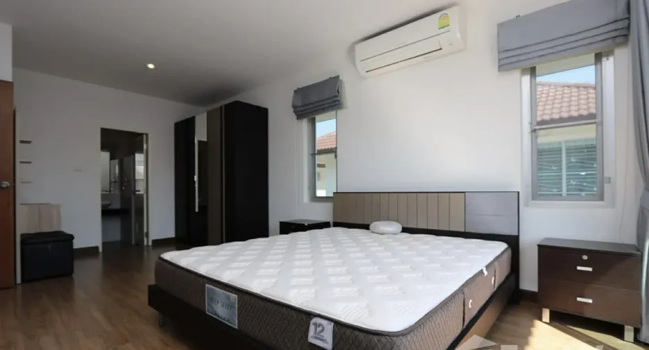 For rent 3 bedrooms house in San Kamphaeng, Chiang Mai