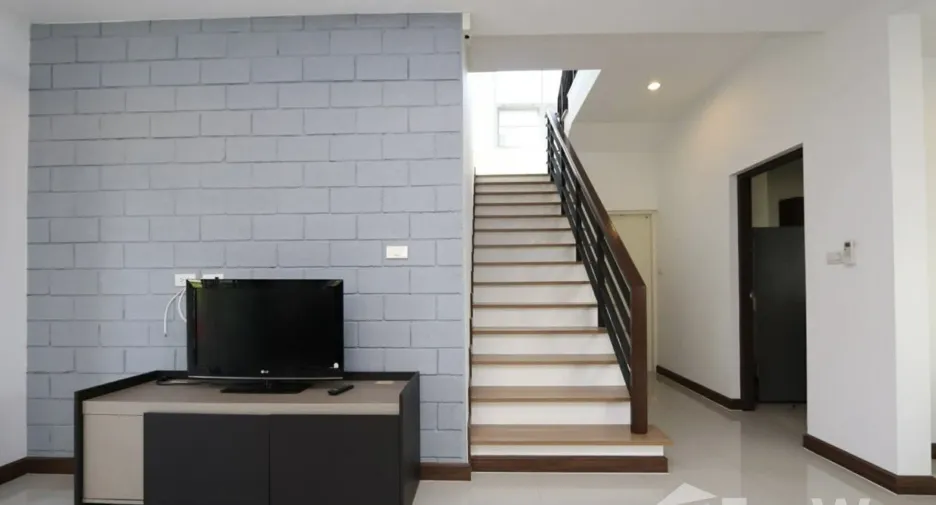 For rent 3 bedrooms house in San Kamphaeng, Chiang Mai