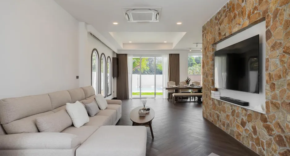 For sale and for rent 4 bedrooms villa in Huay Yai, Pattaya