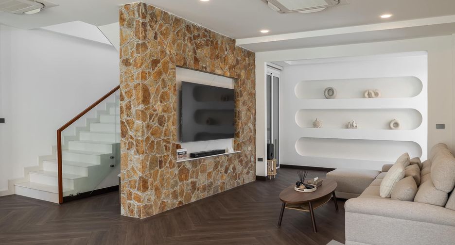 For sale and for rent 4 bedrooms villa in Huay Yai, Pattaya