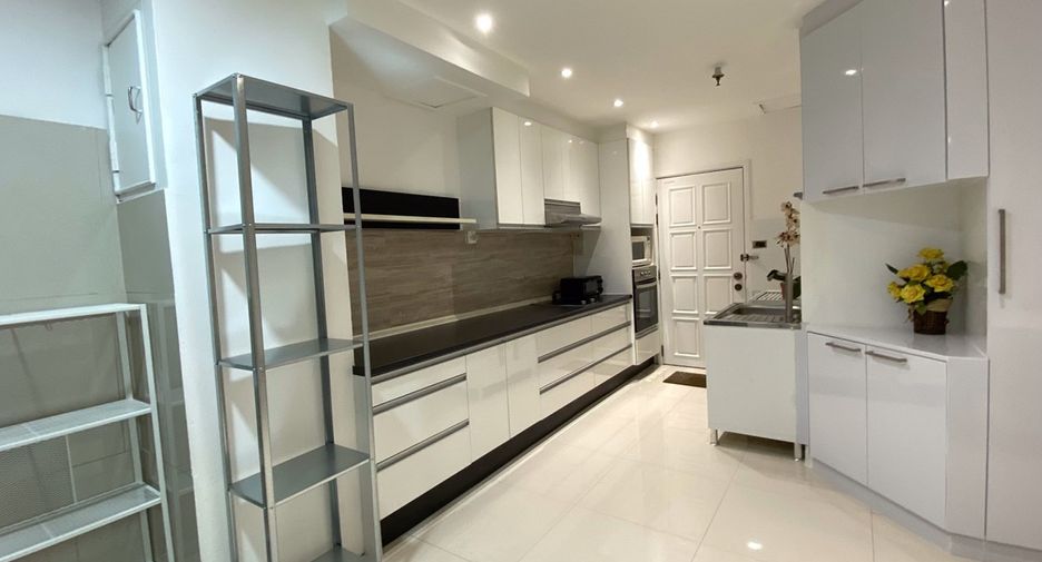 Wohnung zur Miete mit 3 Zimmer in Watthana, Bangkok