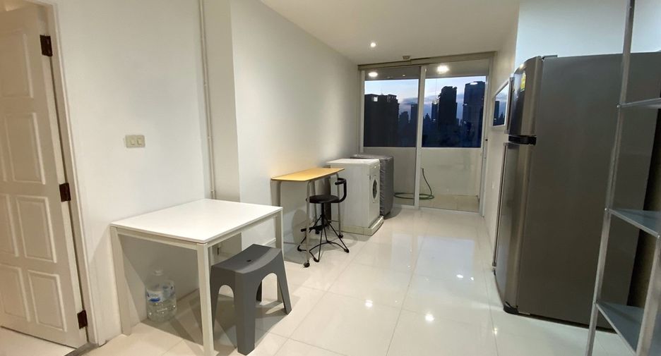Wohnung zur Miete mit 3 Zimmer in Watthana, Bangkok