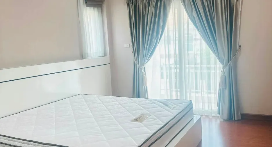 For rent 3 bedrooms house in San Kamphaeng, Chiang Mai