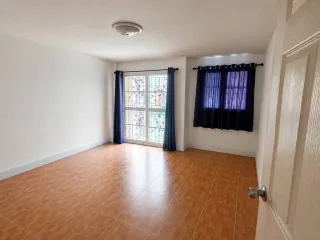 À vendre 2 chambres maison de ville à Sai Mai, Bangkok