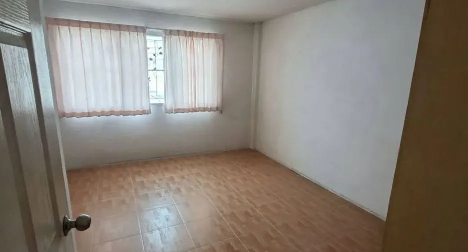 À vendre 2 chambres maison de ville à Sai Mai, Bangkok