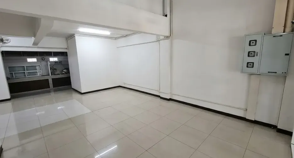 Casa adosada en venta de 6 habitaciones en Bang Na, Bangkok