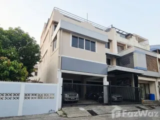 For sale 6 bedrooms townhouse in Bang Na, Bangkok