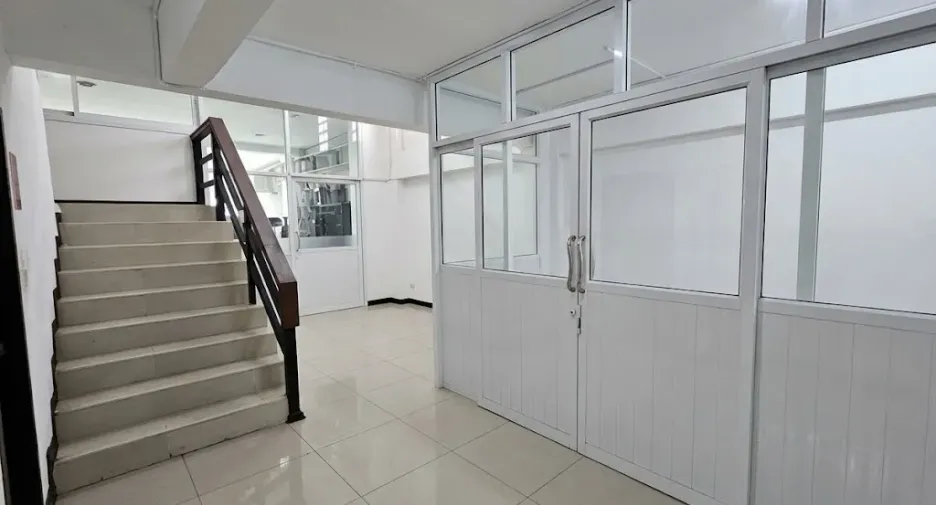 Casa adosada en venta de 6 habitaciones en Bang Na, Bangkok
