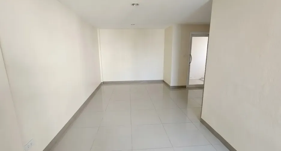 Casa adosada en venta de 6 habitaciones en Bang Na, Bangkok