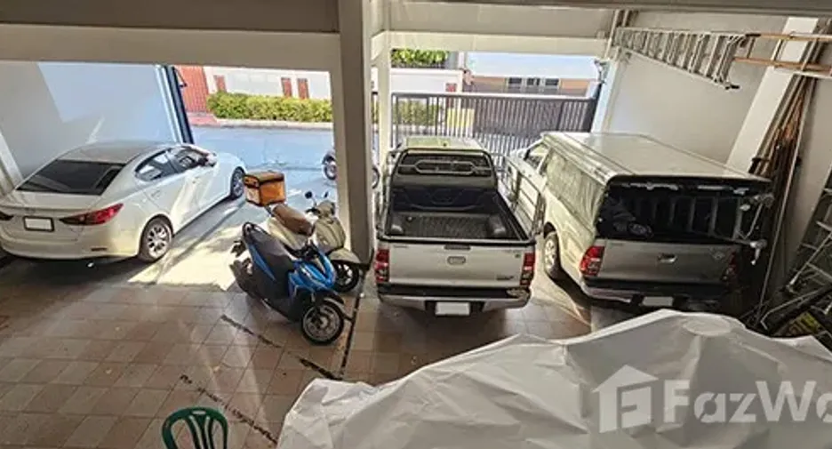 Reihenhaus zum Kauf mit 6 Zimmer in Bang Na, Bangkok