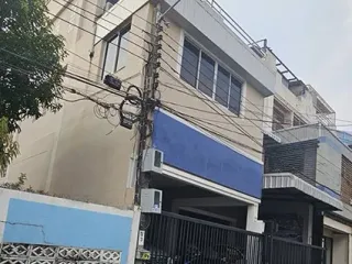 Reihenhaus zum Kauf mit 6 Zimmer in Bang Na, Bangkok