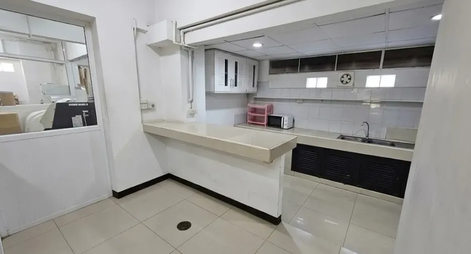 Casa adosada en venta de 6 habitaciones en Bang Na, Bangkok