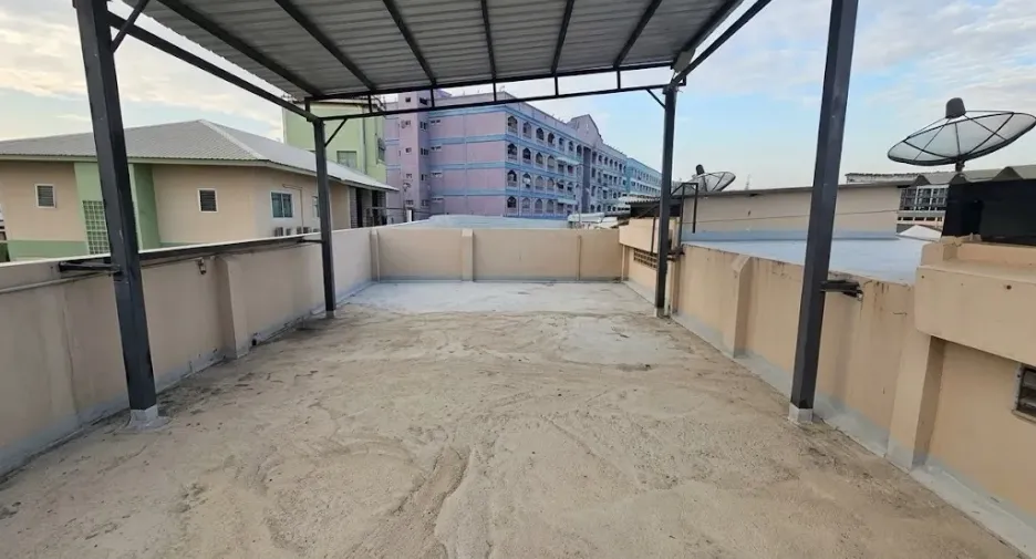 Casa adosada en venta de 6 habitaciones en Bang Na, Bangkok