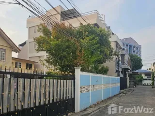 For sale 6 bedrooms townhouse in Bang Na, Bangkok