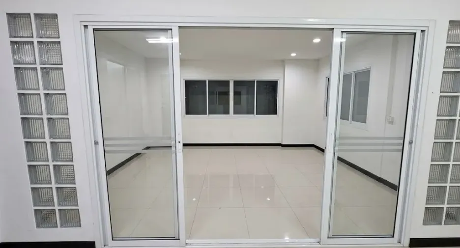 Casa adosada en venta de 6 habitaciones en Bang Na, Bangkok