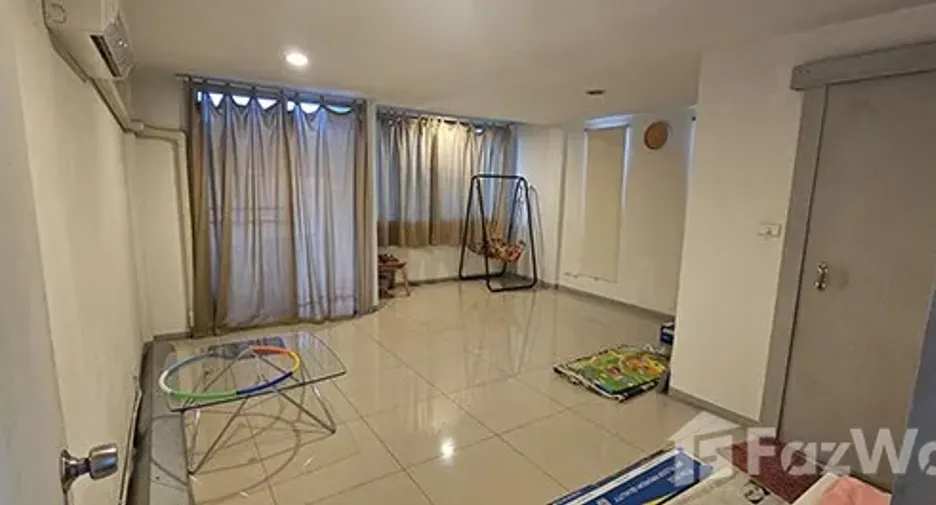 Reihenhaus zum Kauf mit 6 Zimmer in Bang Na, Bangkok