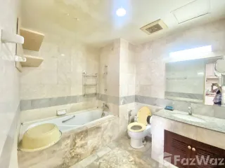 For sale studio condo in Khlong Toei, Bangkok