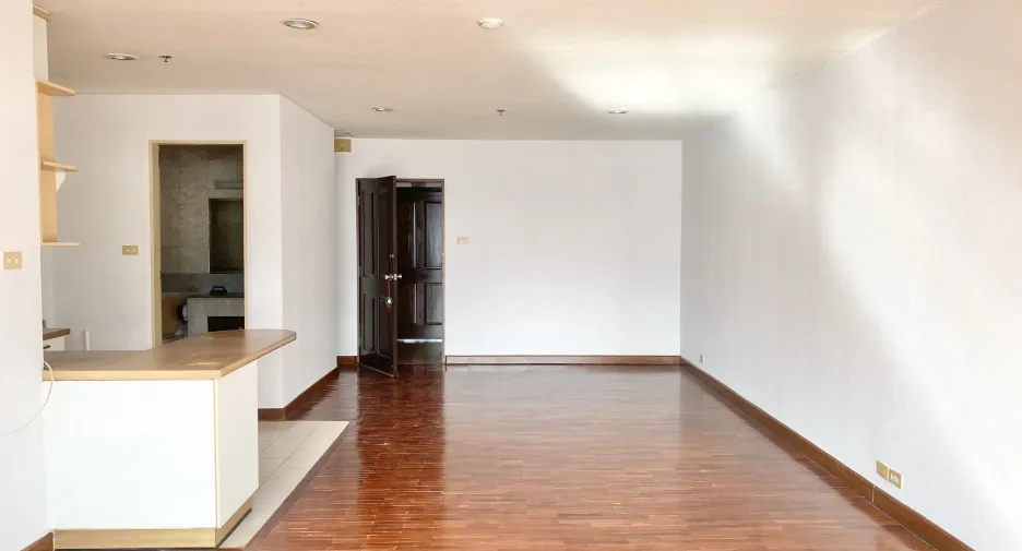 For sale studio condo in Khlong Toei, Bangkok