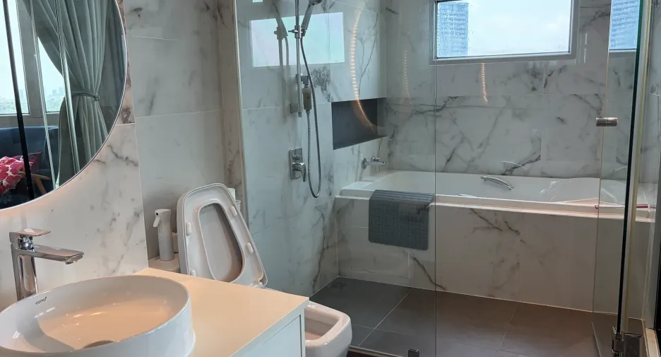 For sale 3 bedrooms condo in Yan Nawa, Bangkok