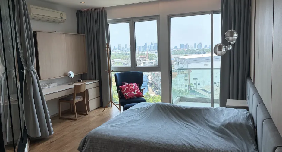 For sale 3 bedrooms condo in Yan Nawa, Bangkok