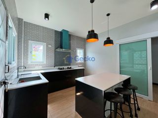 Haus zum Kauf mit 4 Zimmer in Bang Lamung, Chonburi