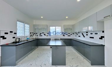 Casa en venta de 6 habitaciones en Huay Yai, Pattaya