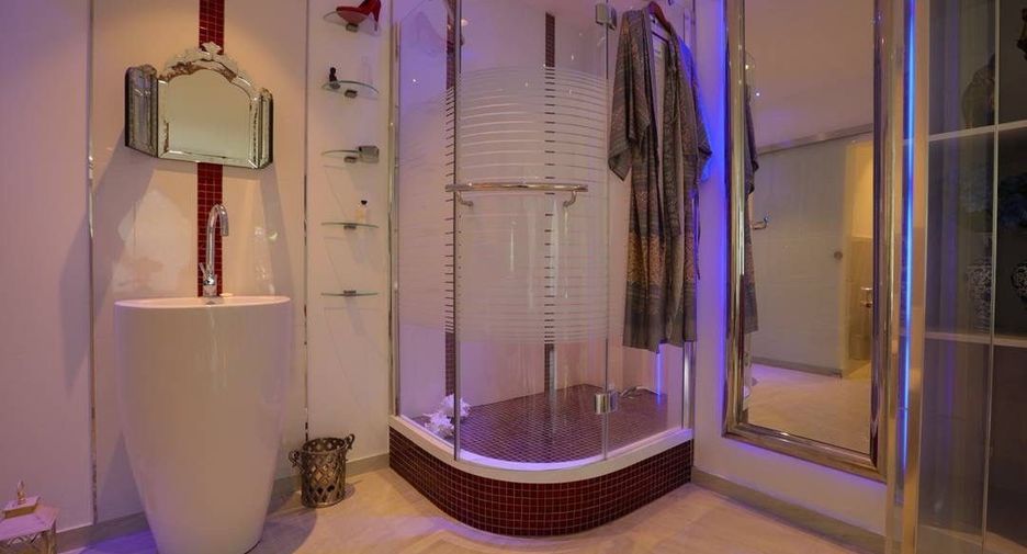 For rent 8 bedrooms villa in Bang Lamung, Chonburi