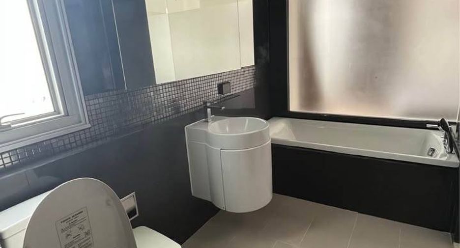 For rent 2 bedrooms condo in Phra Khanong, Bangkok