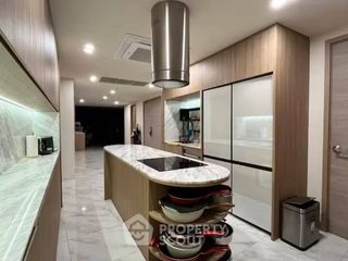 For sale 3 ベッドルーム condo in Yan Nawa, Bangkok