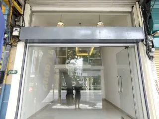 Büro zum Kauf und zur Miete mit 8 Zimmer in Wang Thonglang, Bangkok