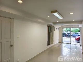 Büro zum Kauf und zur Miete mit 8 Zimmer in Wang Thonglang, Bangkok