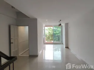 Büro zum Kauf und zur Miete mit 8 Zimmer in Wang Thonglang, Bangkok