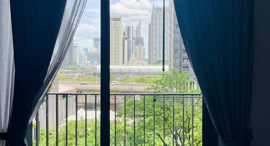 For sale 2 bedrooms condo in Huai Khwang, Bangkok