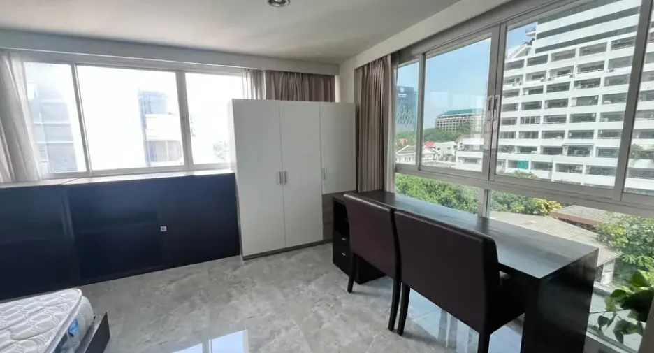 For rent 2 bedrooms condo in Phaya Thai, Bangkok