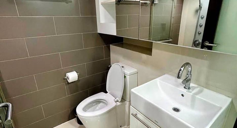 For sale 1 bed condo in Khlong Toei, Bangkok