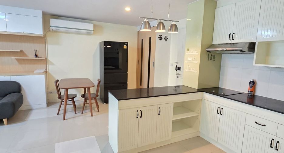 For rent 2 bedrooms condo in Watthana, Bangkok