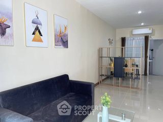 À vendre 4 chambres maison de ville à Bang Lamung, Chonburi
