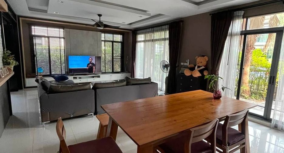 Haus zur Miete und zum Kauf mit 3 Zimmer in Suan Luang, Bangkok