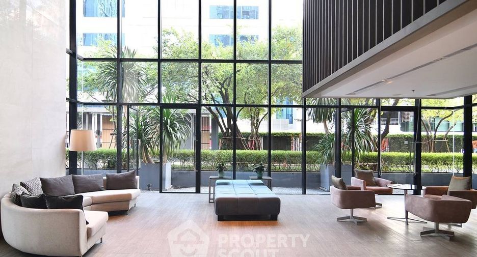 For sale 2 bedrooms condo in Huai Khwang, Bangkok