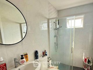 Casa adosada en venta de 3 habitaciones en Sai Mai, Bangkok