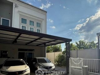Casa adosada en venta de 3 habitaciones en Sai Mai, Bangkok