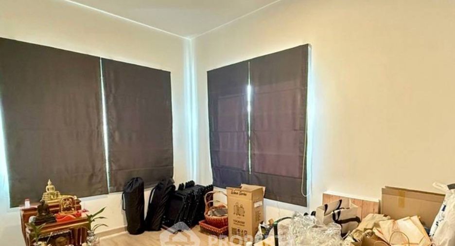 Casa adosada en venta de 3 habitaciones en Sai Mai, Bangkok