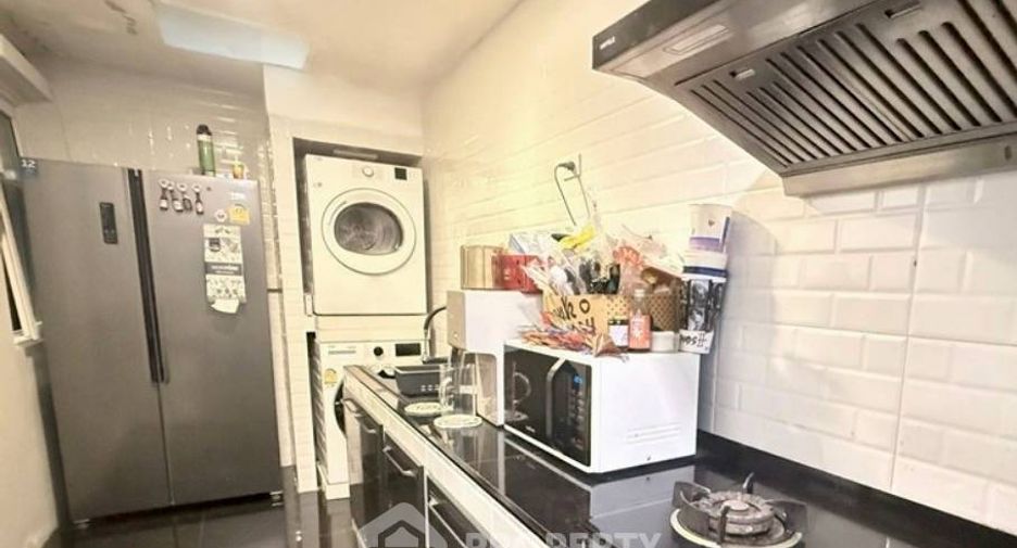 Casa adosada en venta de 3 habitaciones en Sai Mai, Bangkok
