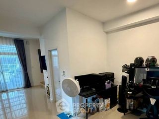 Casa adosada en venta de 3 habitaciones en Sai Mai, Bangkok