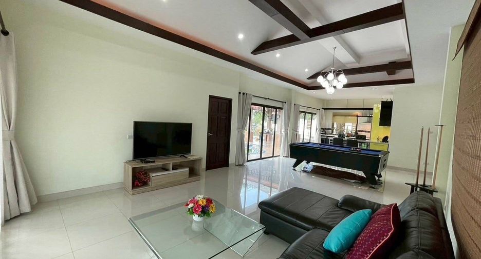 For rent 4 bedrooms villa in Huay Yai, Pattaya