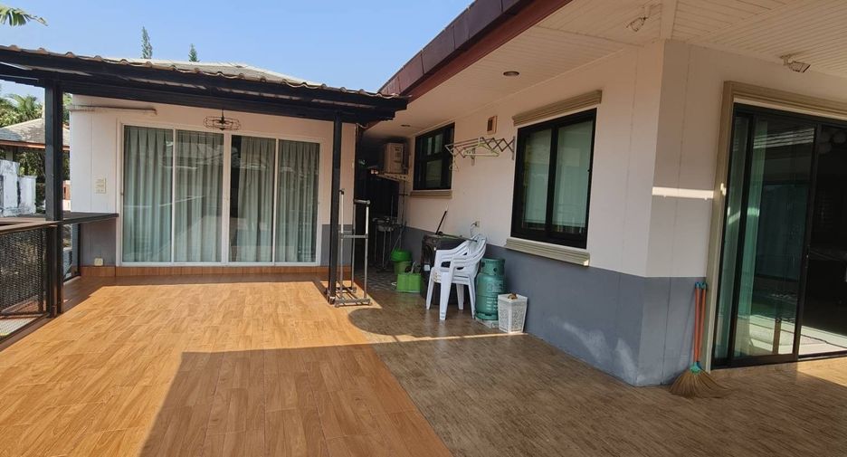 For rent 4 bedrooms villa in Huay Yai, Pattaya