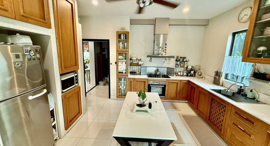 Haus zum Kauf mit 4 Zimmer in Sai Mai, Bangkok