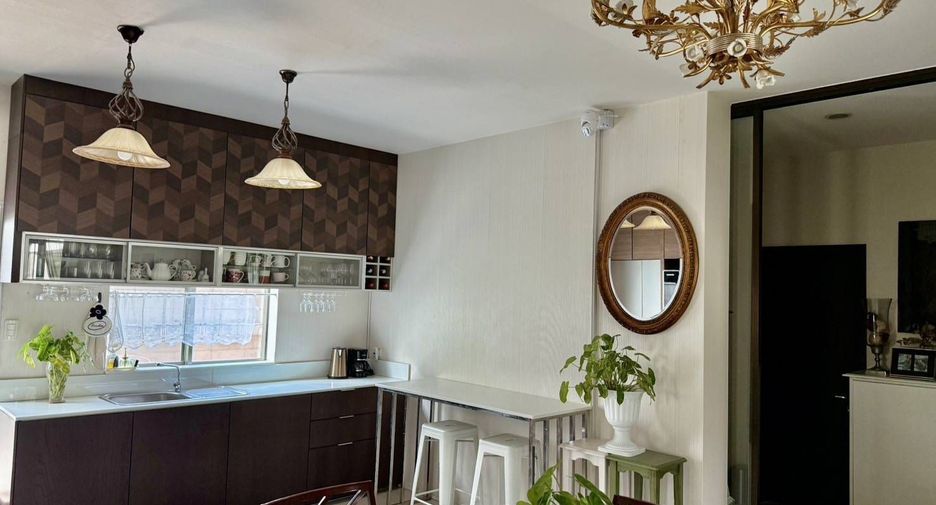Haus zum Kauf mit 4 Zimmer in Sai Mai, Bangkok